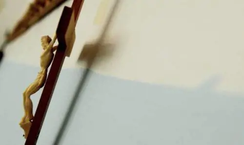 "Un crocifisso in ogni aula". Il comune di Catanzaro contro Fioramonti