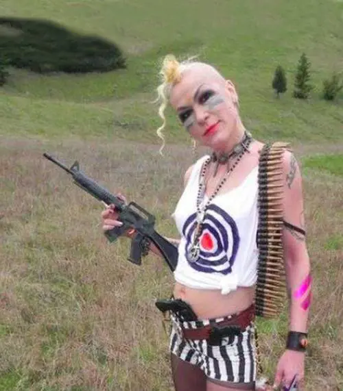 Punk, preti e modelli: ecco gli strani nipoti dei mostri della Storia