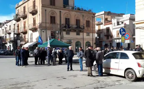 Assalta gazebo della Lega, poi il tunisino minaccia: "Ti taglio la testa"