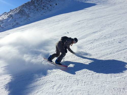 Sciatore perde la vita facendo un fuoripista con lo snowboard