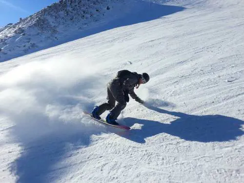 Sciatore perde la vita facendo un fuoripista con lo snowboard