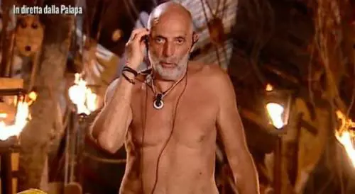 Isola dei Famosi, Brosio sbotta in diretta: "Gracia la fa ovunque, a 3 metri dalla nostra testa"