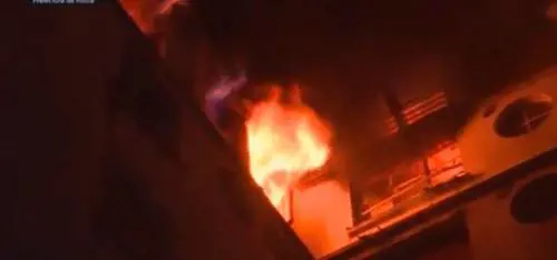 Incendio nella notte a Parigi. Almeno 8 morti e 30 feriti, di cui 6 pompieri