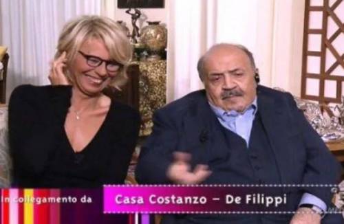 La rivelazione di Signorini: "Maria De Filippi è una pippa a fare sesso"