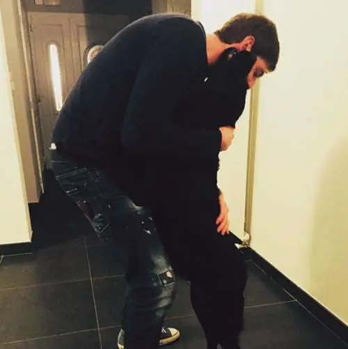 Emiliano Sala, il suo cane veglia per ore davanti alla camera ardente