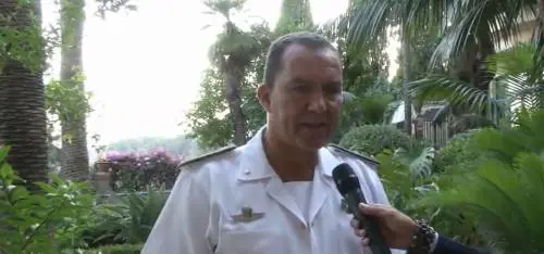 Sbarchi, il piano dell'ammiraglio: "Stop Ong e blocco navale: così si ferma il traffico di migranti"