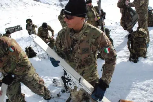Equipaggiamento, nevi e ghiaccio: ecco l'addestramento degli alpini