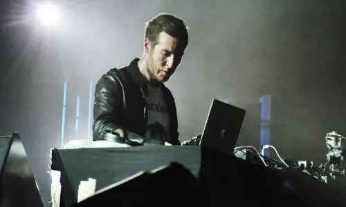 Massive Attack, sul palco Del Naja il misterioso "alter ego" di Banksy