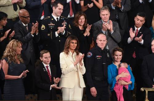 Melania Trump torna al fianco del marito dopo 39 giorni di assenza 