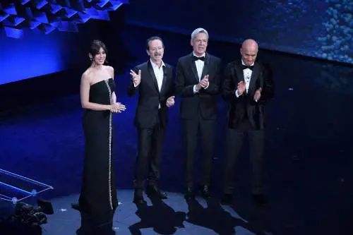 Sanremo, l'inizio è in salita: ascolti in calo per Baglioni