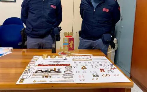 Furti negli appartamenti, fermati tre rom