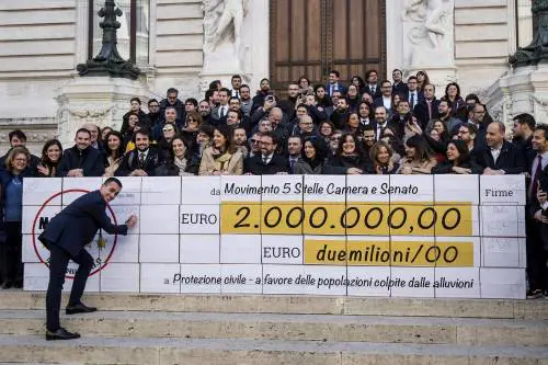 Il M5S festegga il Restitution day: "2 milioni agli alluvionati"