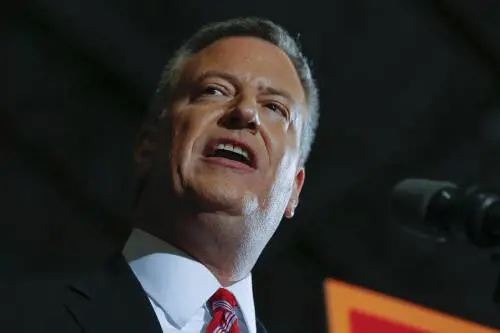 Migranti, il sindaco di New York scrive ad Orlando: "Tieni duro"