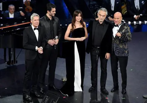 Bisio e la gaffe con Bocelli: "Ecco perché l'ho salutato con la mano"