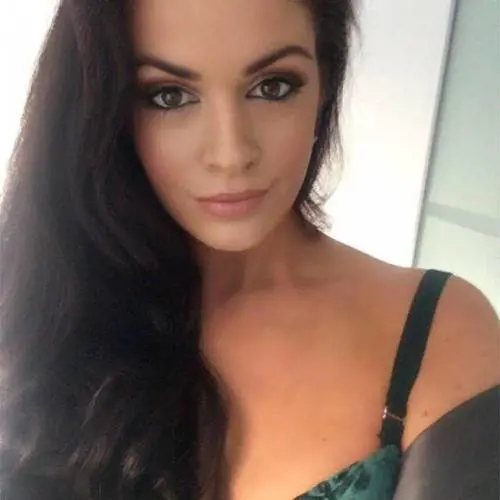 Le foto della modella 36enne che si è tolta la vita dopo gli insulti