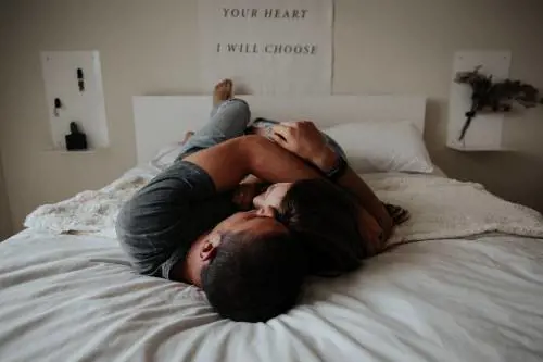 Chi si sposa a vent'anni dorme meglio