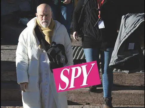 The Young Pope: John Malkovich, nuovo papa della serie di Sorrentino, scia sulle piste delle Dolomiti