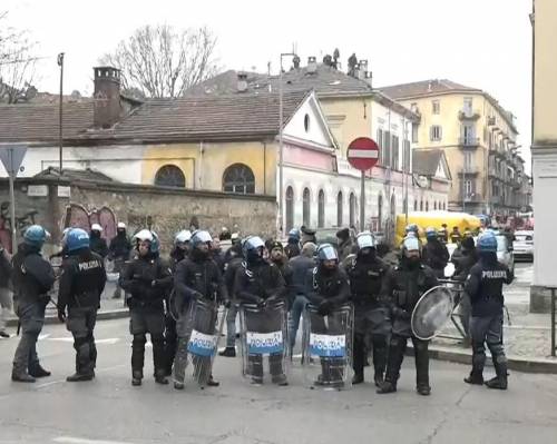Torino, sgomberato l’asilo di via Alessandria: 6 anarchici arrestati