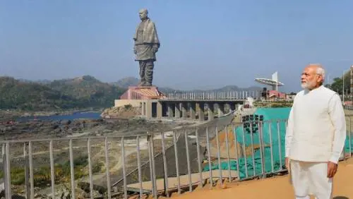 Statue e spese faraoniche il sovranismo in stile indù