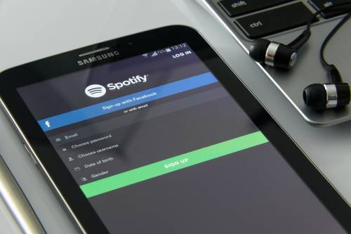 La corsa di Spotify all'intrattenimento audio è in attivo