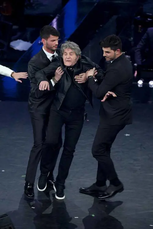 Sanremo 2019: gag di Fausto Leali su Cavallo Pazzo