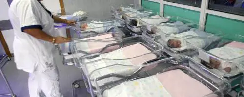 Figlio denuncia genitori: "Mi hanno fatto nascere senza mio consenso"