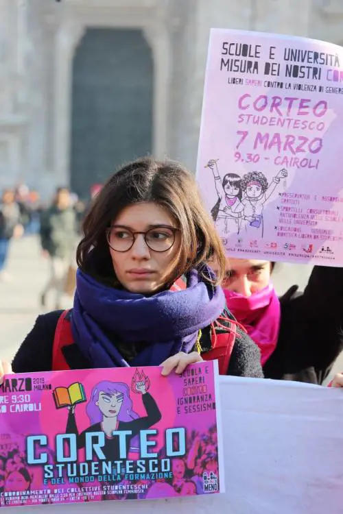 A Milano contro la violenza delle donne: Flash Mob in piazza Duomo