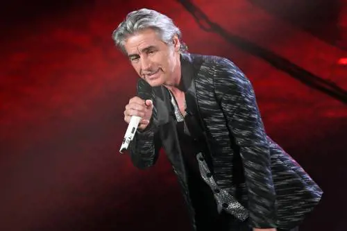 Luciano Ligabue in ospedale: l'operazione poi il post sui social 