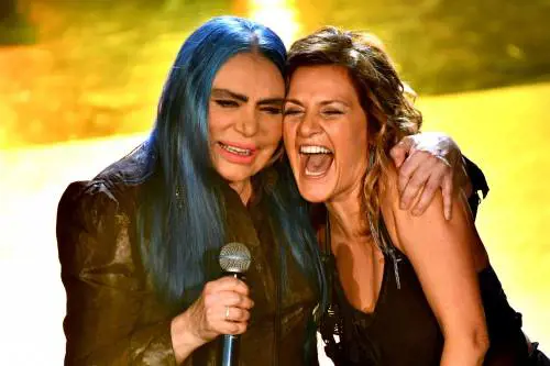 Standing ovation per la Bertè. Poi Sanremo si fa un po' punk