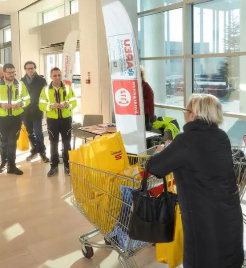 Nei supermercati arrivano i defibrillatori