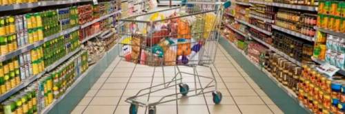 Lecce, paura al supermercato: ladri armati e a volto coperto fanno irruzione