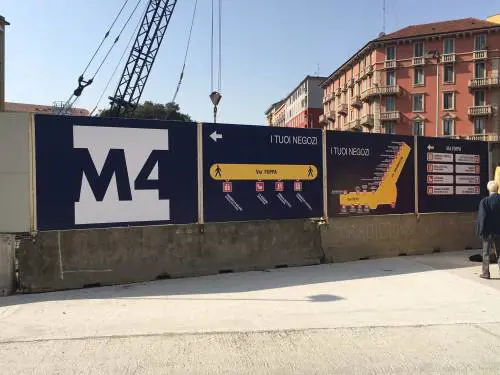 "Serrande giù per i cantieri M4, ora la giunta riveda i bandi"