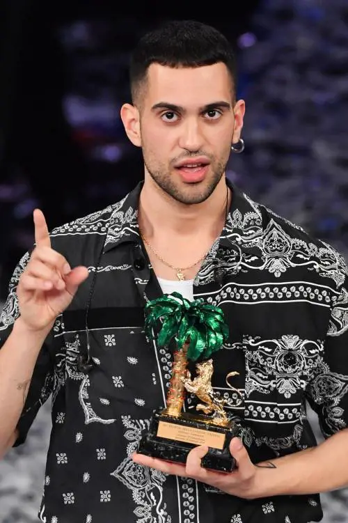 Sanremo, l'attacco: "Mahmood ha vinto per riabilitare il trap dopo strage di Corinaldo"
