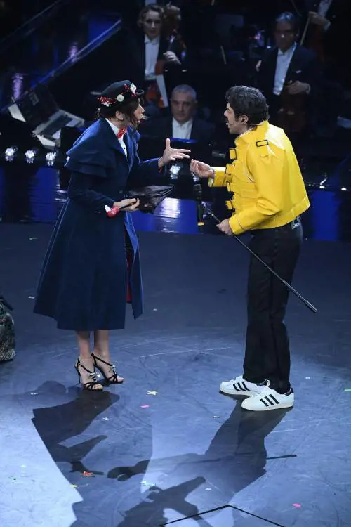 Sanremo, le gag del trio con gli ospiti