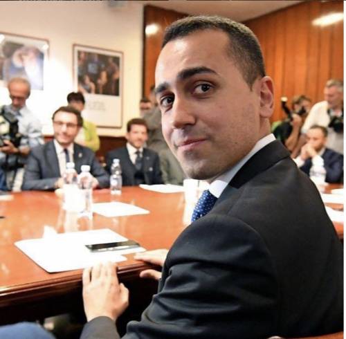 Sanremo diventa caso politico. Di Maio: "Colpa di giornalisti e radical chic"