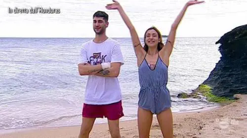 Isola dei Famosi, Soleil Sorge punta Bettarini. E la fidanzata non la prende bene