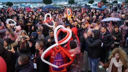 Tutti in piazza per il compleanno del cornetto