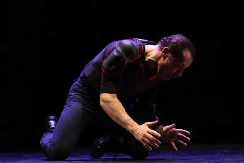 L'"Orlando" si infuria tra i cavalli di Paladino