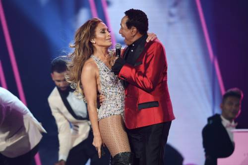 Jennifer Lopez infiamma i Grammy 2019: foto