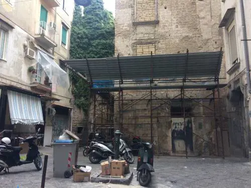 "Noi, ostaggio di degrado e topi nel centro antico di Napoli"