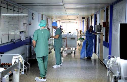 Crolla solaio della Rianimazione: dramma sfiorato all’ospedale di Nola