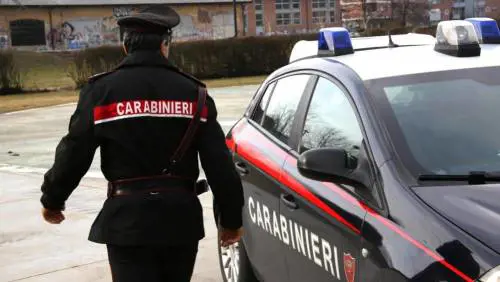 Di giorno carabiniere, la notte spogliarellista: sanzionato un militare