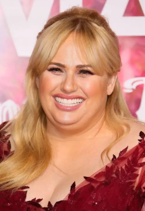 Miley Cyrus e altre star alla prima di "Non è romantico?"