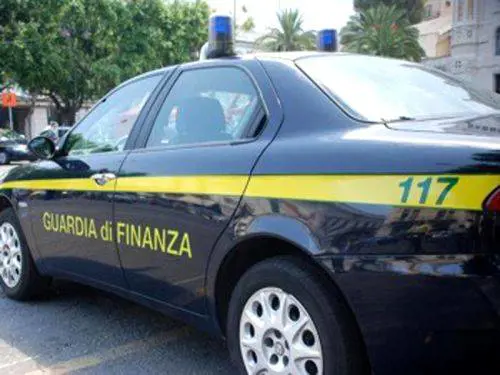 Auto targate all'estero, raffica di sequestri 
