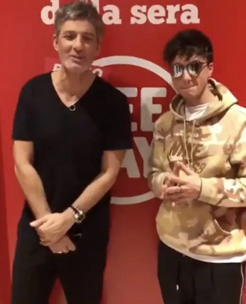 Grazie a Fiorello Ultimo si pente e canta i “The Giornalisti” 