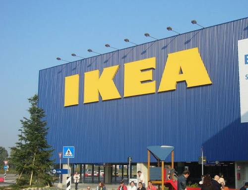 In 3000 organizzano nascondino in negozio Ikea. Ma arriva la polizia