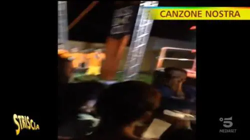 Sanremo, Achille Lauro choc. Calci, pugni e insulti ai ragazzini durante i suoi concerti
