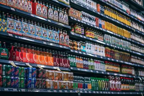 Il paese fa sparire la birra per boicottare il festival neonazista