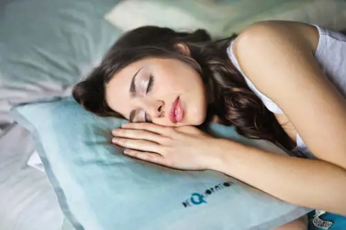 Dormire poco danneggia il cuore