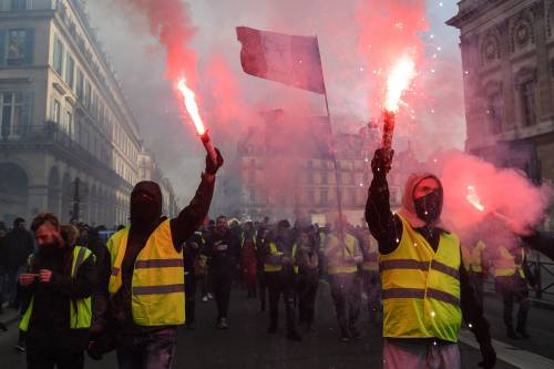 L'Europa ormai è paralizzata. Governi in crisi e piazze in fiamme